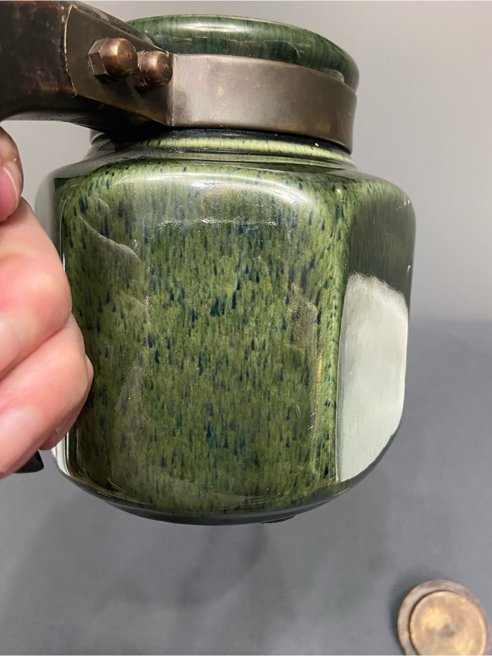 VTG Japanese Stoneware Teapot Green Speckled Glaze Wooden Handle Brass Fittings - Picture 14 of 17